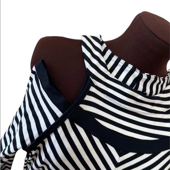 Bebe cold shoulder black and white top - Picture 3 of 3